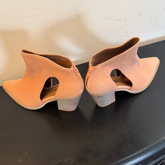 LIKE NEW Free People Coral Ankle Booties. Leather Cutout Pointed-Toe - Picture 6 of 11